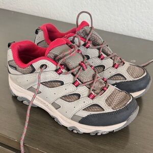 Kids size 3 Merrill hiking boots